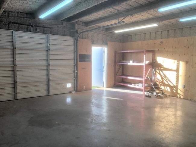 Building Photo - 619 Cabrillo Dr