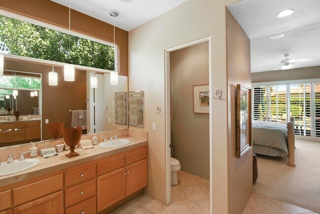 Building Photo - 45456 Box Mountain Road Unit