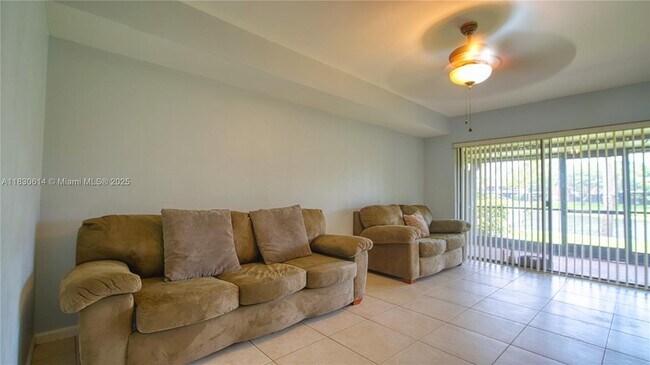 Building Photo - 11101 SW 15th Manor