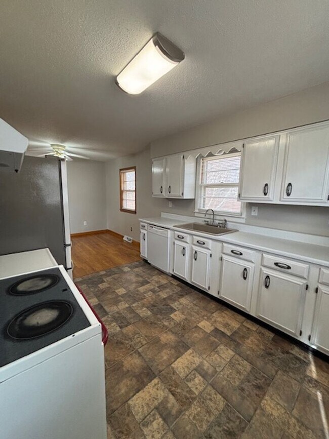 Building Photo - 891 Hill St