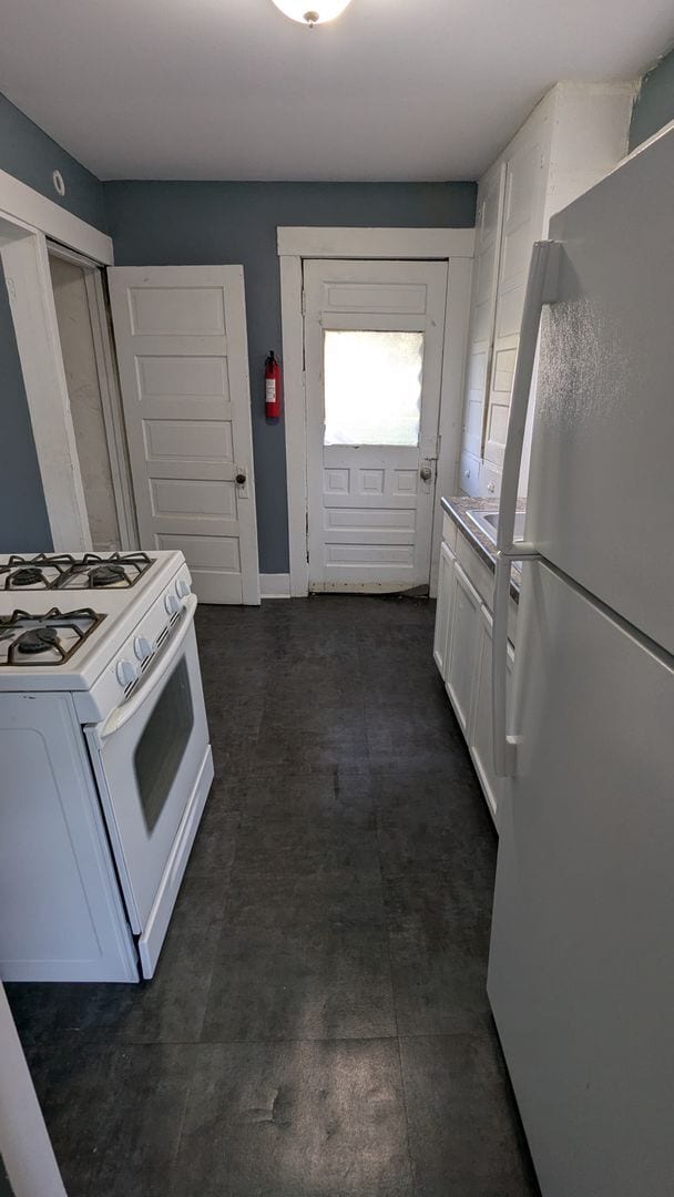 Building Photo - Welcome to this single-family home located...