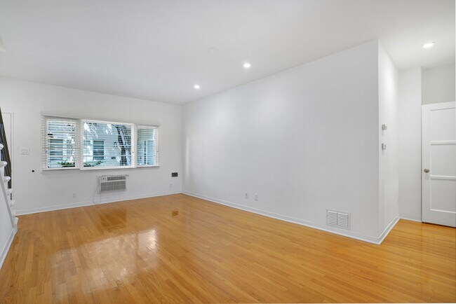 Living Room - 1240 S La Jolla Ave