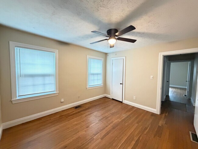 Building Photo - 825 Parkway Dr