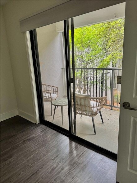 Building Photo - 935 La Posada Dr