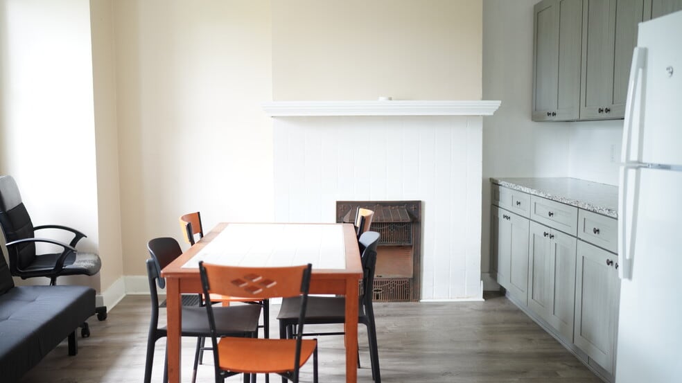 Building Photo - 1033 Flemington St