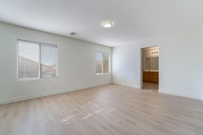 Building Photo - 3 bedroom, 2.5 bathroom, Summerlin Home, L...