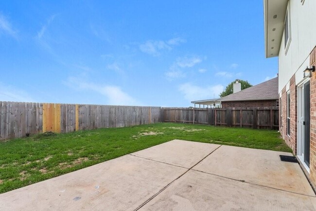 Building Photo - 22815 W Waterlake