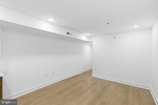 Building Photo - 863 N 43rd St