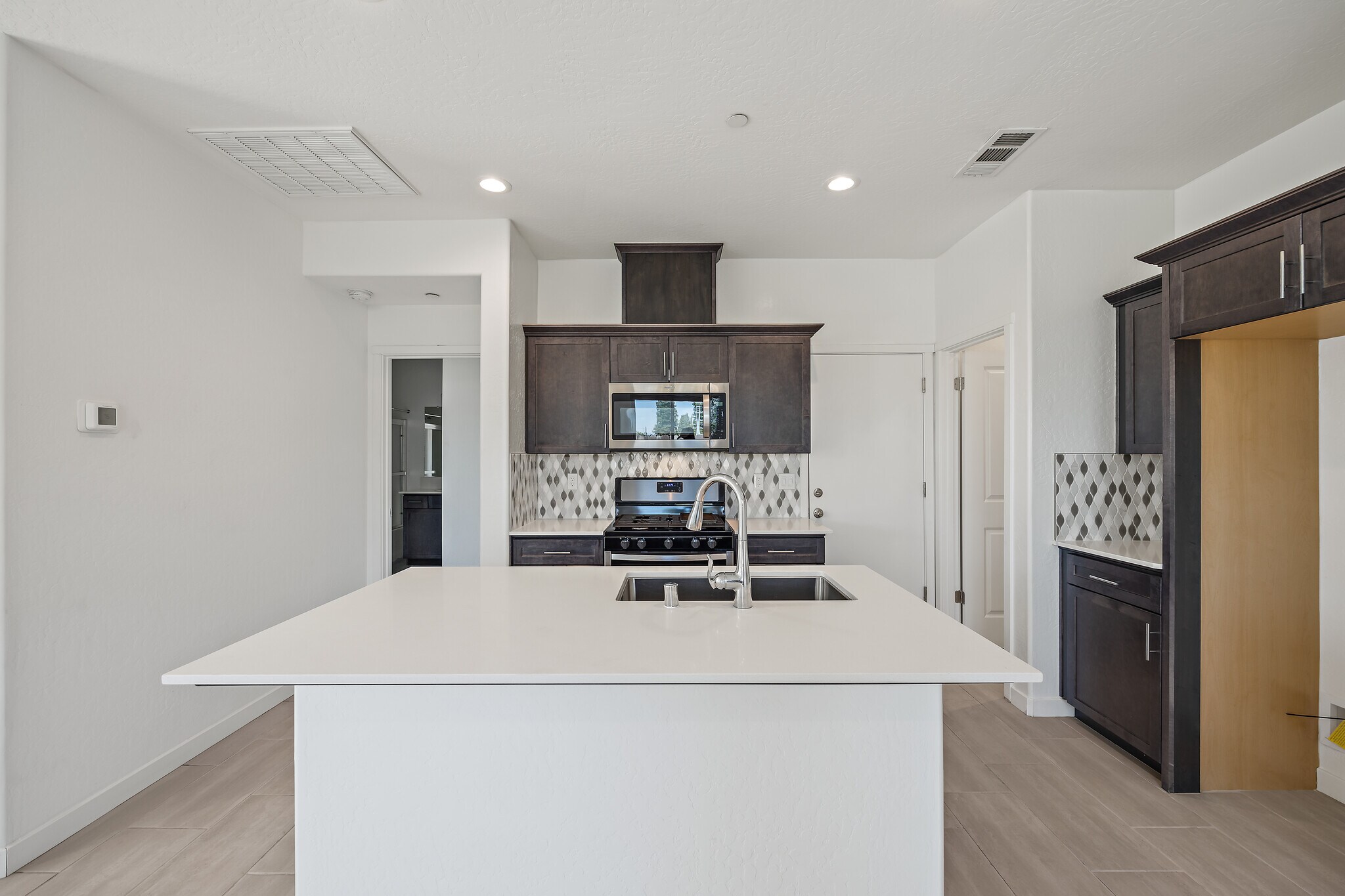 Building Photo - 821 Amanecer Ave