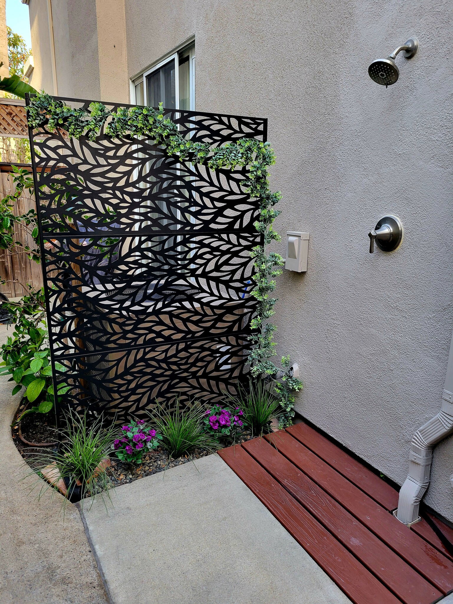 Outside shower - 59 Hawaii Dr