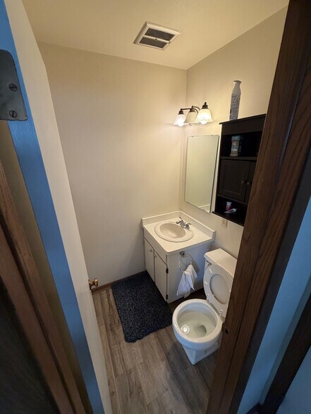 Building Photo - 214 S Eagle St