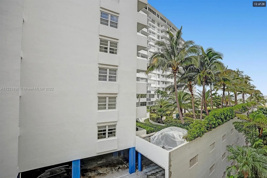 Balcony - 1621 Collins Ave