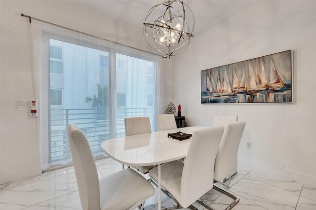 Building Photo - 1371 N Ocean Blvd