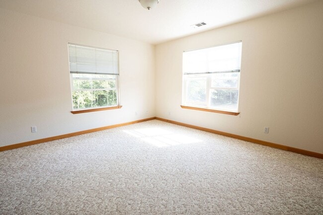 Building Photo - 2712 Meadow Creek Way