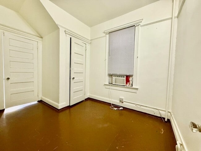 Building Photo - 183 Fairview Ave