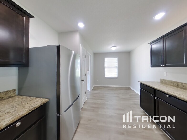 Building Photo - 77013 Birdseye Ct
