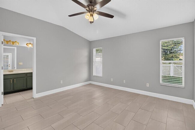 Building Photo - 7961 Carriage Pointe Dr