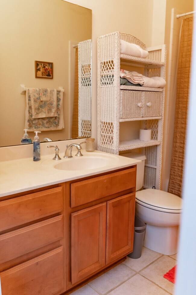 Building Photo - 2009 Paradise Oaks Ct