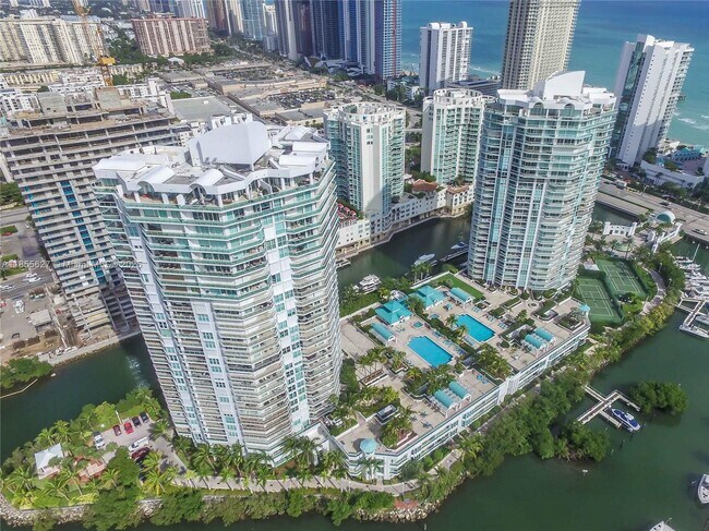 Building Photo - 16500 Collins Ave