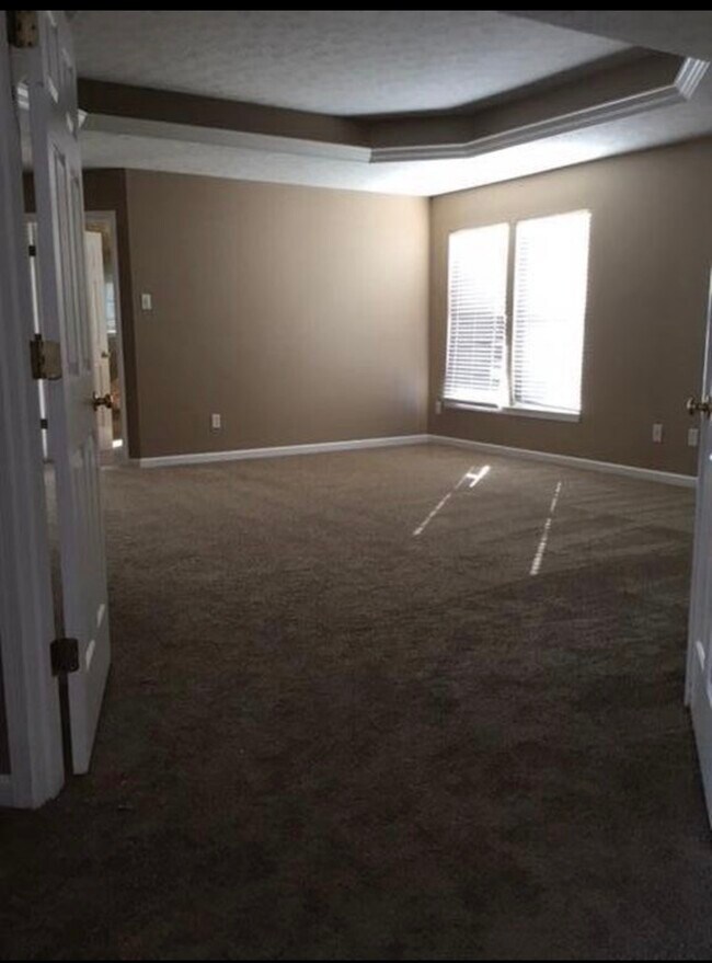 Building Photo - 5573 Woodmansee Way