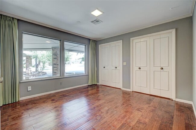 Building Photo - 6325 Glenbrook Ct