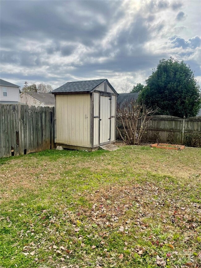 Building Photo - 3823 Thomas Ridge Dr