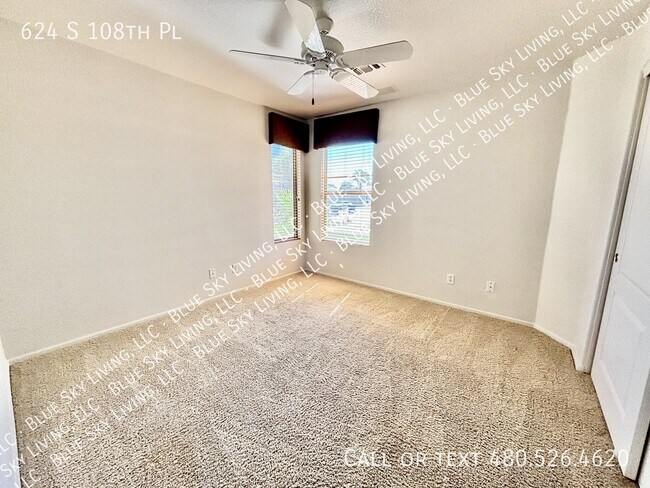 Building Photo - 624 S 108th Pl