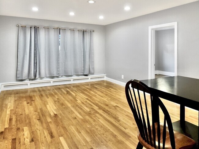 Building Photo - 541 Adams St