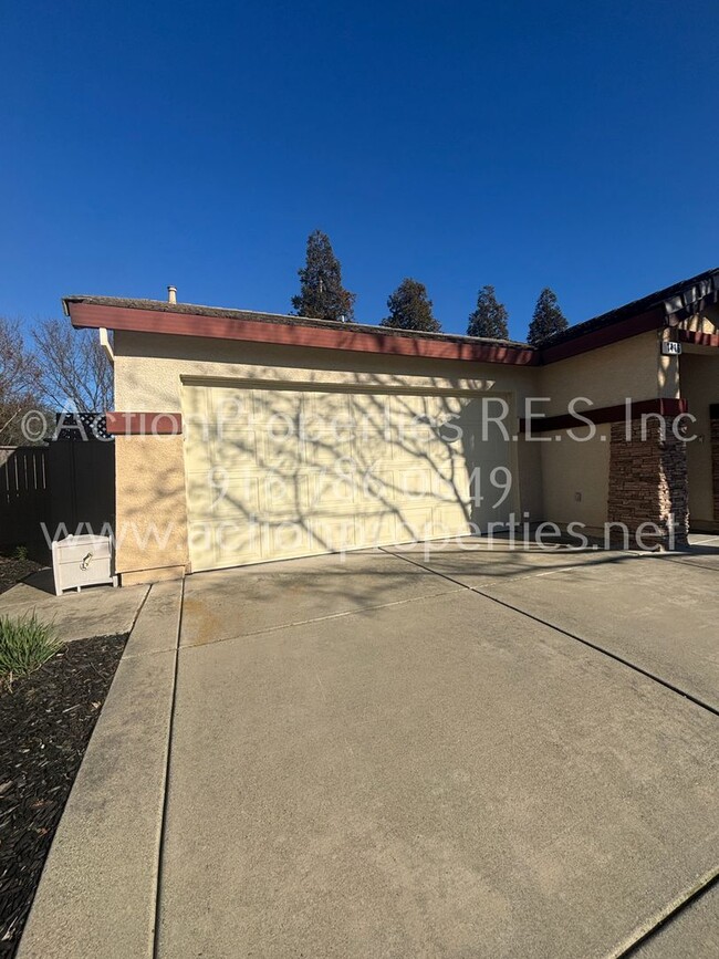 Building Photo - West Roseville LongMeadow 2 Gated, Single ...