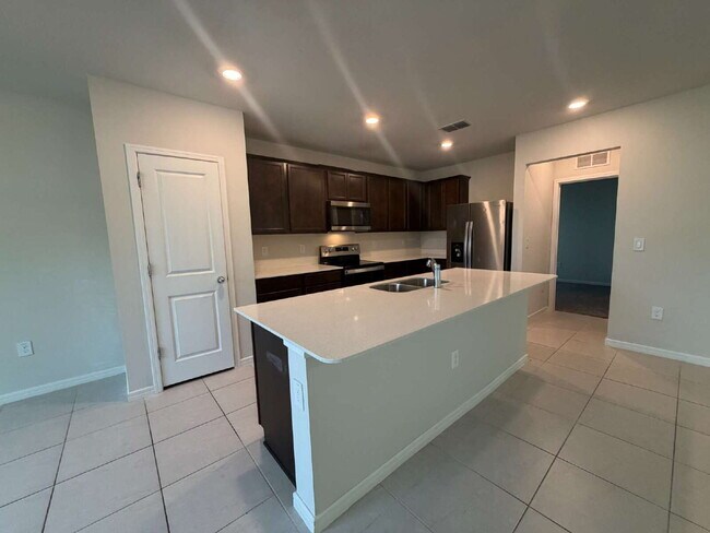 Building Photo - 30561 Gilbern Rd