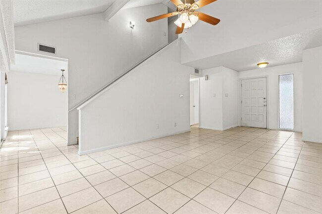 Building Photo - 8113 Baywood Dr