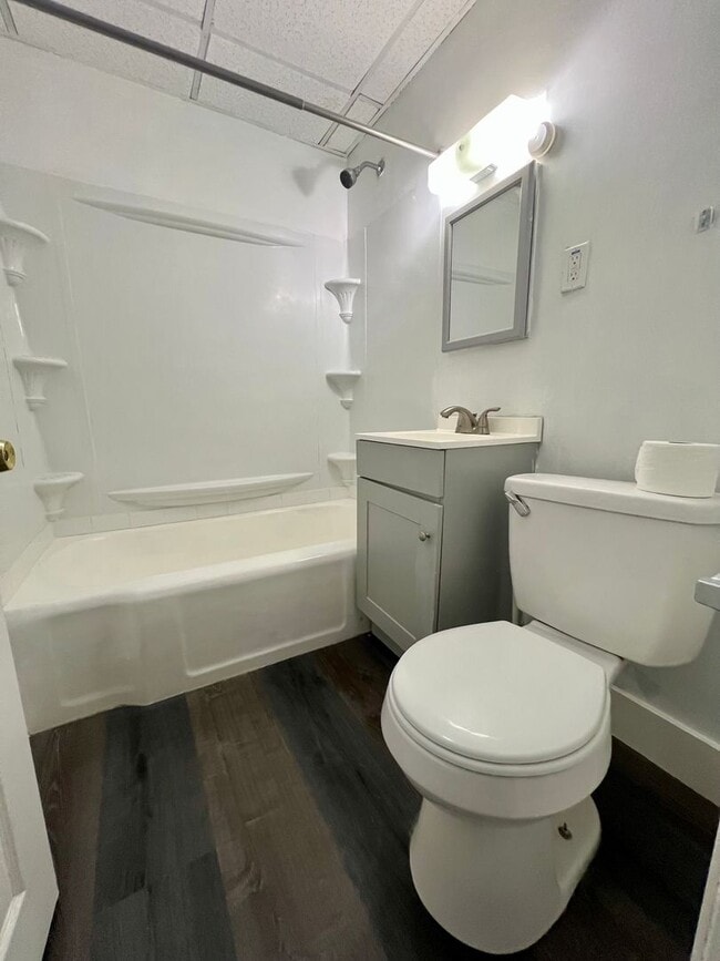 Building Photo - Stunning 3-Bedroom Townhome in Drexel Hill! Available NOW!