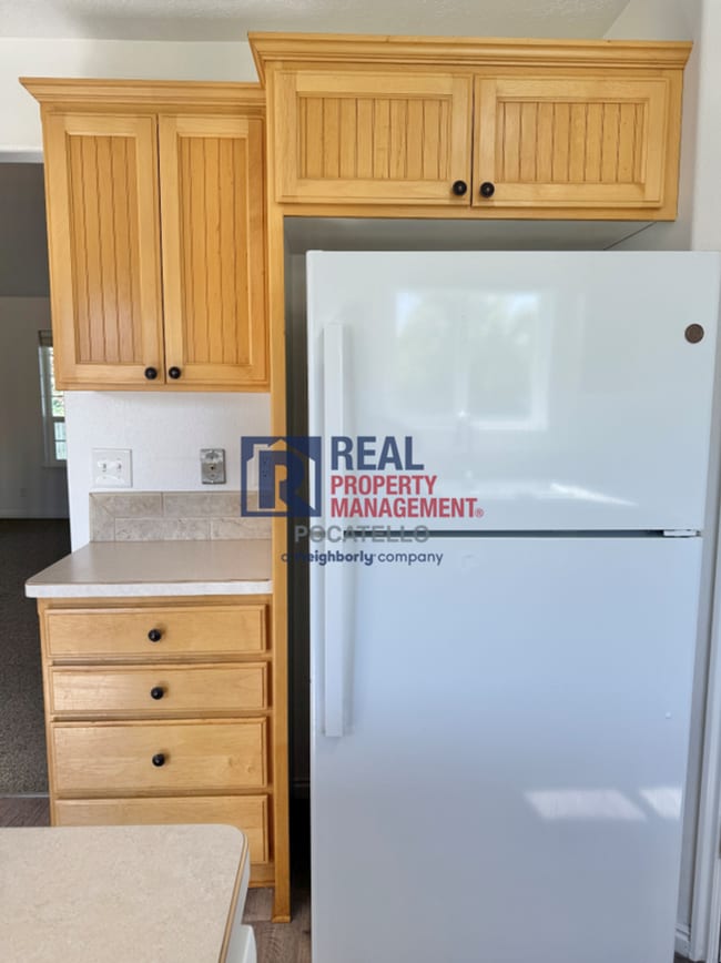 Building Photo - MOVE IN SPECIAL - 5 Bedroom 3.5 Bath Duple...