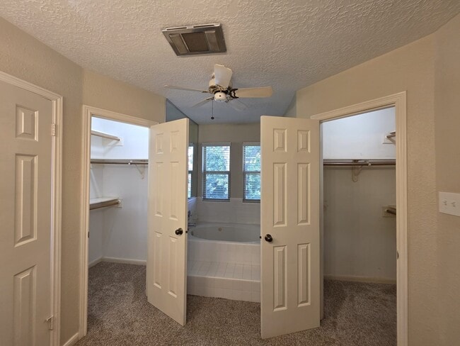 Building Photo - 4219 Meadowchase Ln