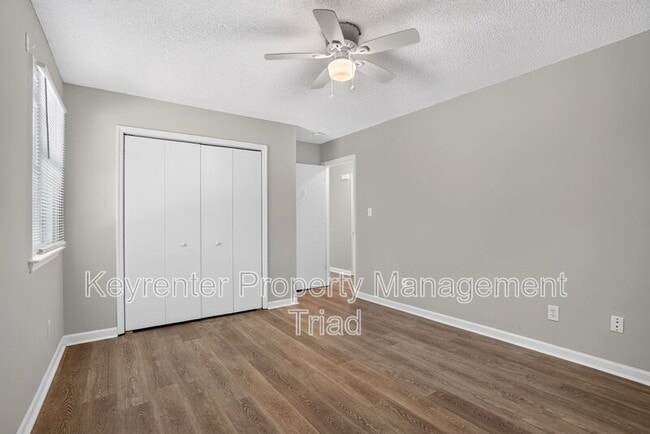 Building Photo - 151 Laura Ave