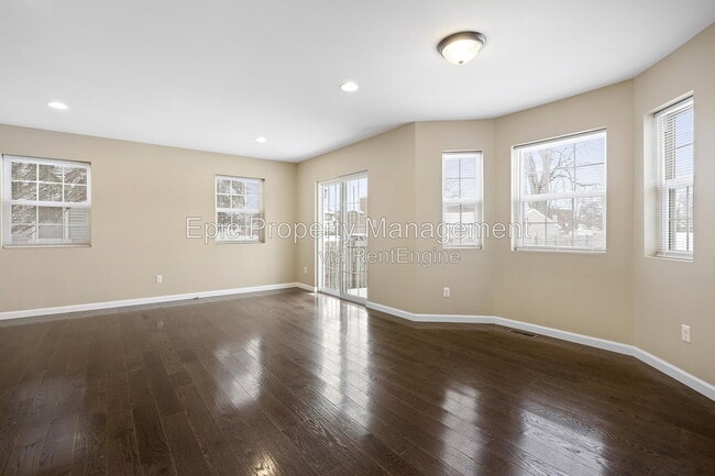 Building Photo - 438 Elm St
