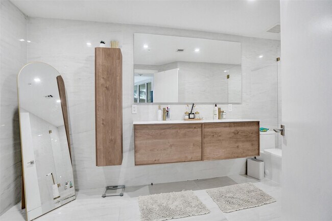 Building Photo - 3000 NE 188th St