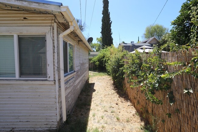 Building Photo - 575 E Street