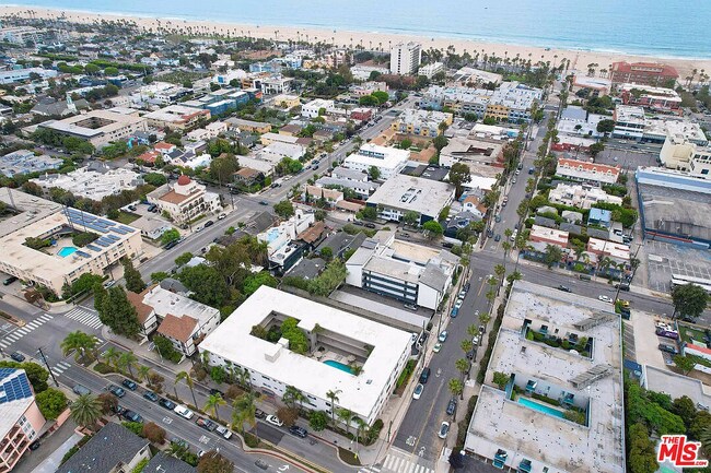 Building Photo - 2002 4th St