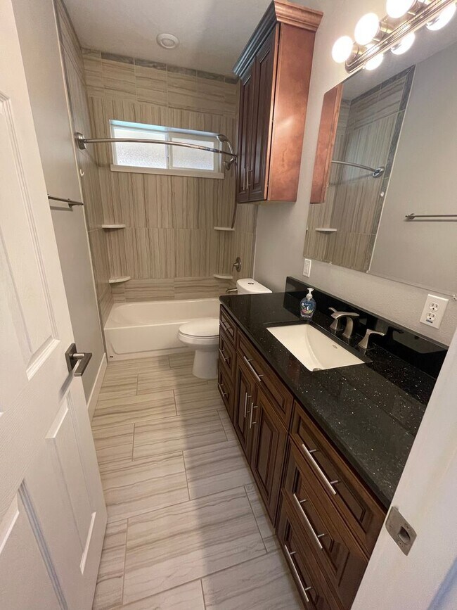 Building Photo - Richland House For Lease