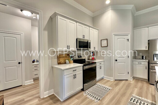 Building Photo - 4601 Jayhawk Dr