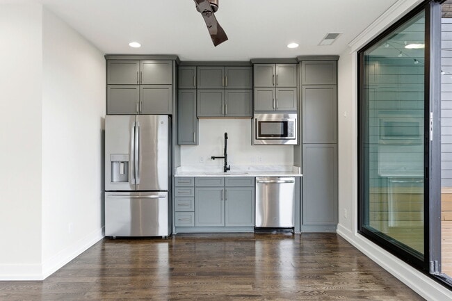 Building Photo - 1708B 15th Ave S