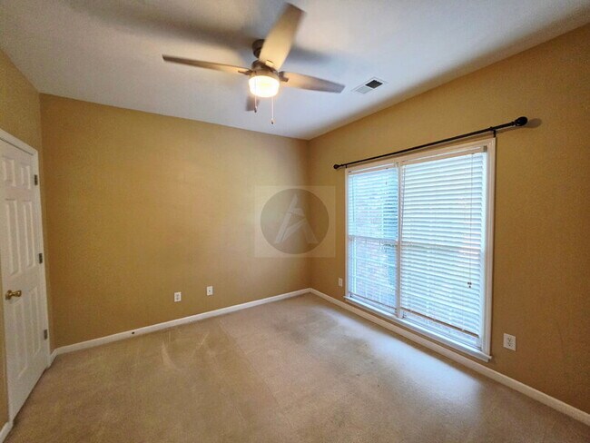 Building Photo - 236 Flagstone Way