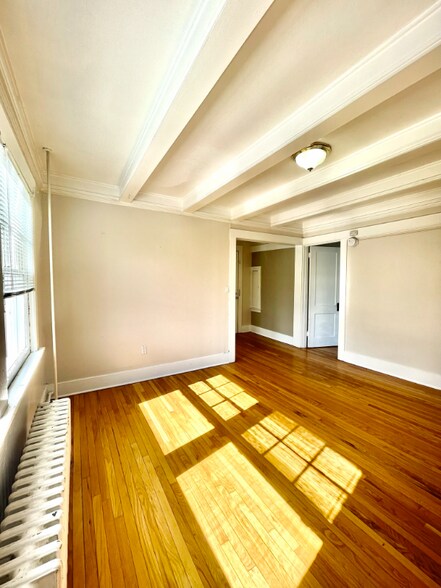 Building Photo - 901 N M St