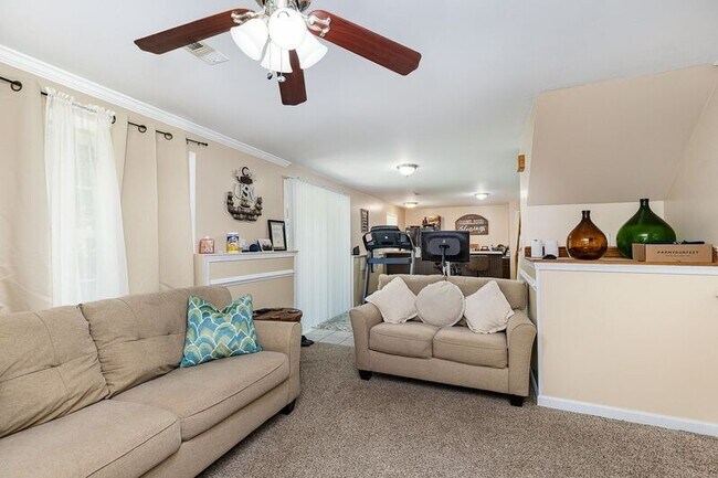 Building Photo - 11814 Gardenia Dr