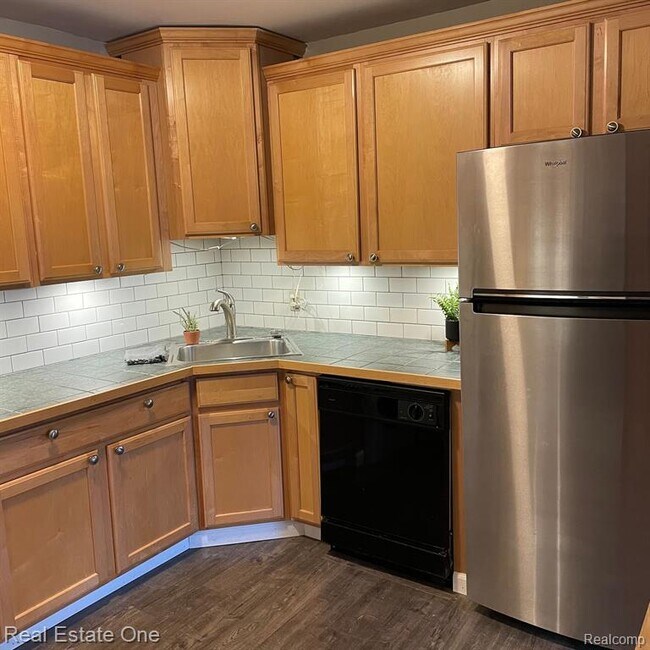 Building Photo - 7220 Bluewater Dr