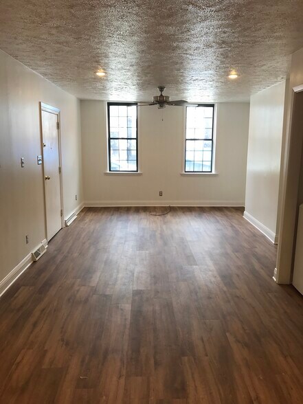 Building Photo - 2334 Sarah St