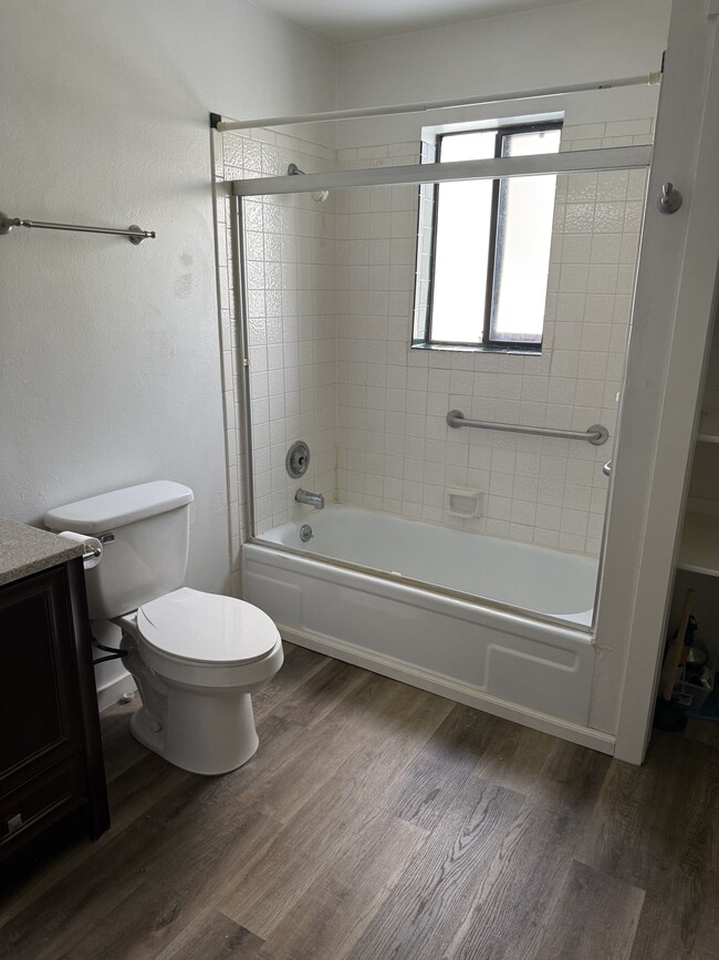 Building Photo - 1210 Avenida Del Sol