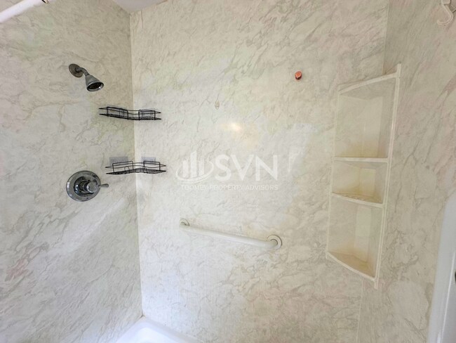 Building Photo - 110 Windsor Dr