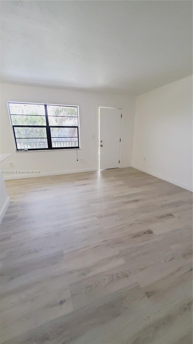 Building Photo - 4450 SW 67th Ave